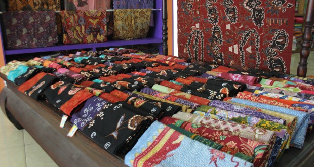 Salah satu gerai UMKM Batik di daerah Cirebon (Photo:Beritadaerah)