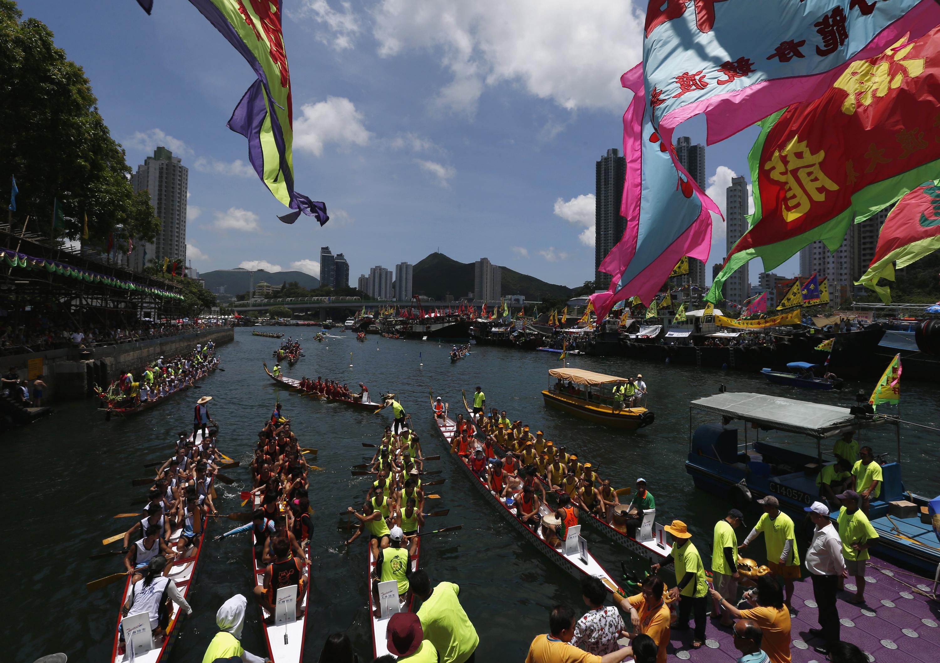 festival perahu naga tahunan atau tuen ng di aberdeen