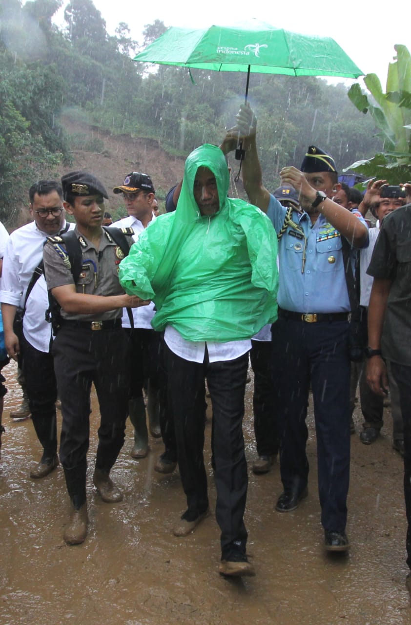 Keunikan Ketika Hujan Turun Di Sukajaya Bogor Berita Daerah