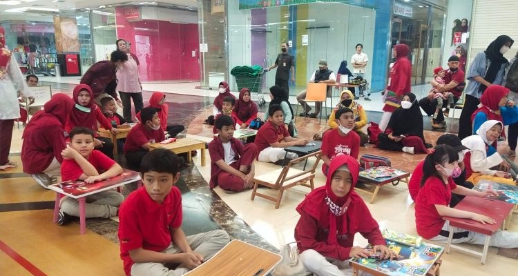 Lomba Menggambar Anak-anak Berkebutuhan Khusus Di Hari Kemerdekaan