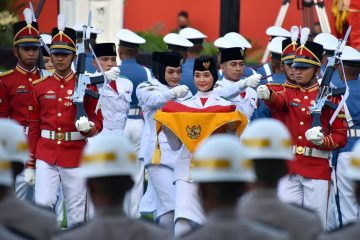 Tim Pancasila Sakti Bertugas pada Upacara Penurunan Bendera Sang Merah Putih