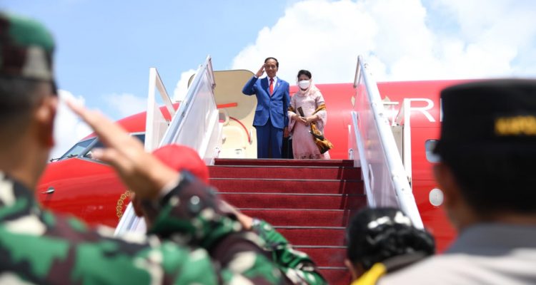 Presiden Jokowi dan Ibu Iriana Menuju Thailand Hadiri APEC