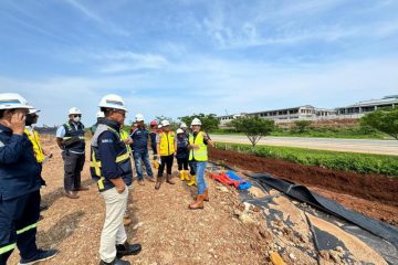 Drainase Temporer tersebut nantinya akan mengalirkan air hujan ke hulu sungai mata air yang harapannya dapat mengurangi risiko genangan air dan memastikan kelancaran proses konstruksi.