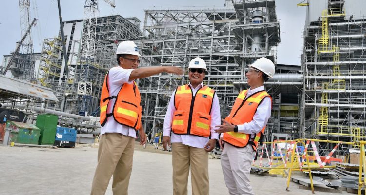 Menteri Arifin menjelaskan bahwa pembangunan smelter ini memiliki beberapa manfaat penting bagi Indonesia. Pertama, smelter akan meningkatkan nilai tambah mineral dan batu bara. Kedua, smelter akan menciptakan lapangan kerja baru bagi masyarakat sekitar. Ketiga, smelter akan membantu meningkatkan pendapatan negara.