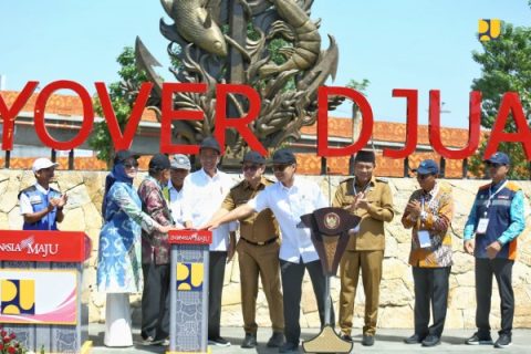 Ditambahkan Presiden, infrastruktur ketiga yang juga diresmikan adalah 11 ruas jalan daerah sepanjang 66 km dengan anggaran biaya Rp379 miliar yang ditangani dengan IJD tersebar di 8 kabupaten/kota di Provinsi Jawa Timur yakni Kabupaten Pamekasan, Sampang, Sumenep, Pasuruan, Jombang, Gresik, Lamongan, dan Sidoarjo.