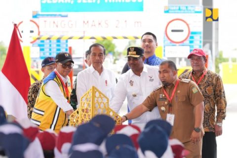 "Kami berharap dengan adanya JTTS akan mendorong pertumbuhan ekonomi dan pemerataan ekonomi di Pulau Sumatera serta peningkatan efisiensi waktu tempuh dan multiplier effect.