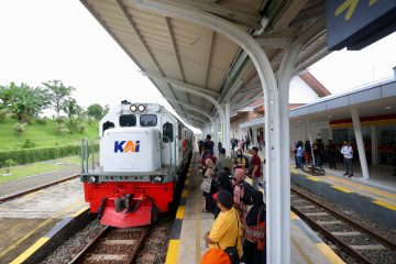 Ipuk juga menyambut baik adanya peningkatan layanan perkeretaapian dari PT. KAI, dan menunggu dibukanya relasi-relasi baru yang akan menghubungkan Banyuwangi dengan kota-kota lainnya.